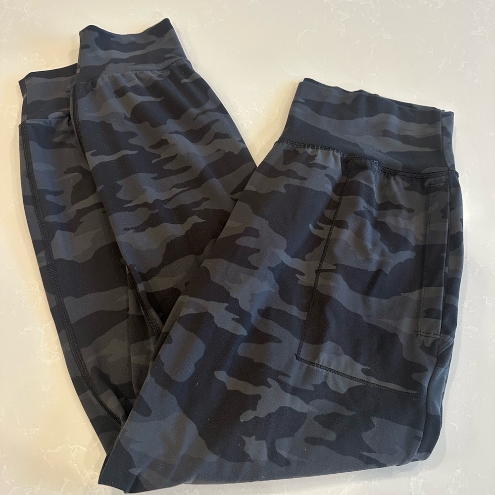 Athleta Salutation Camo Jogger